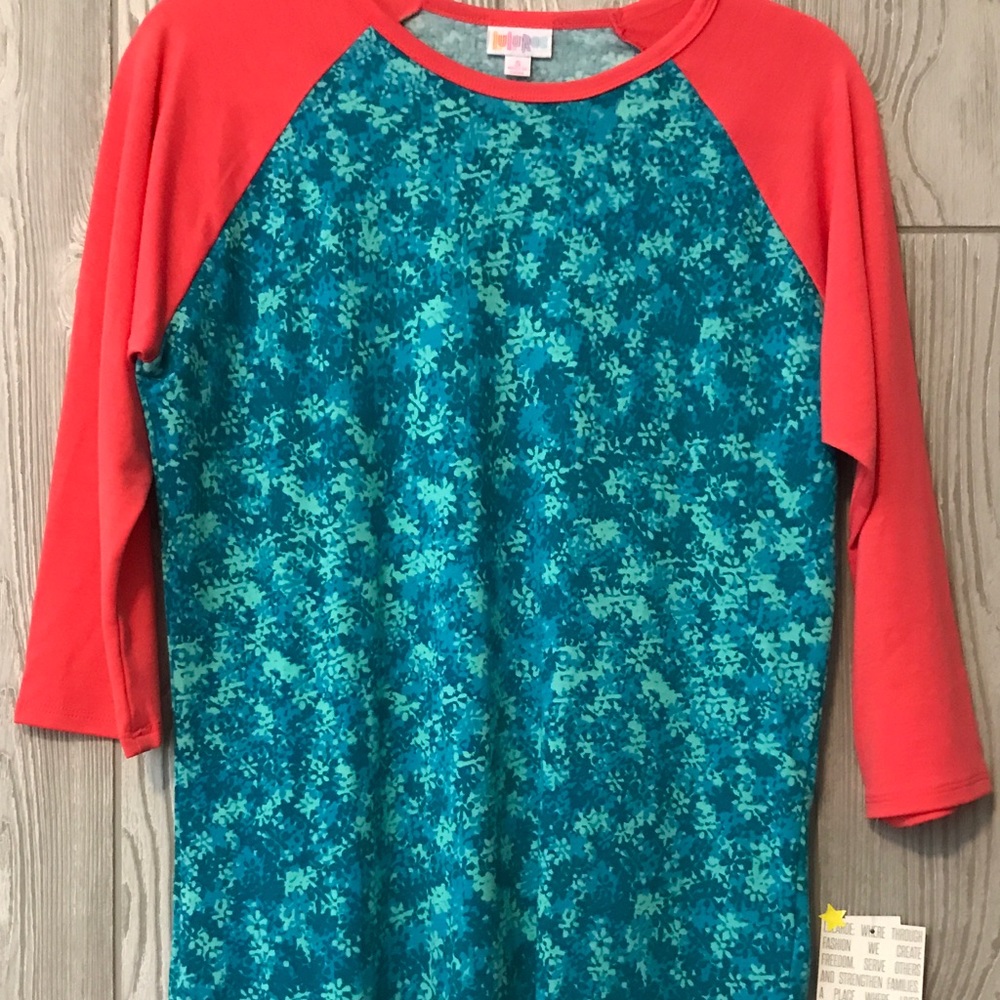 Small lularoe Randy baseball tee